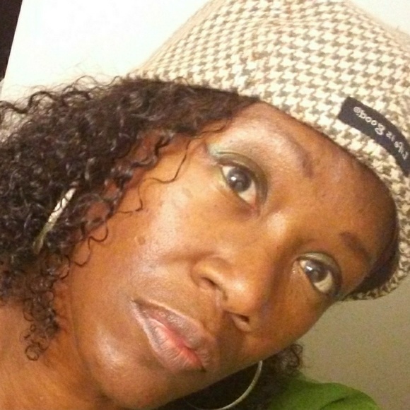 Meet your Posher, Deb - Picture 1 of 1